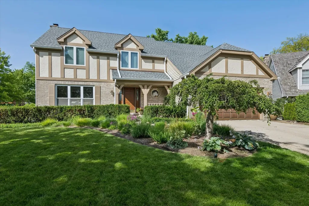 2 North Richmond Court Lake Zurich IL 60047