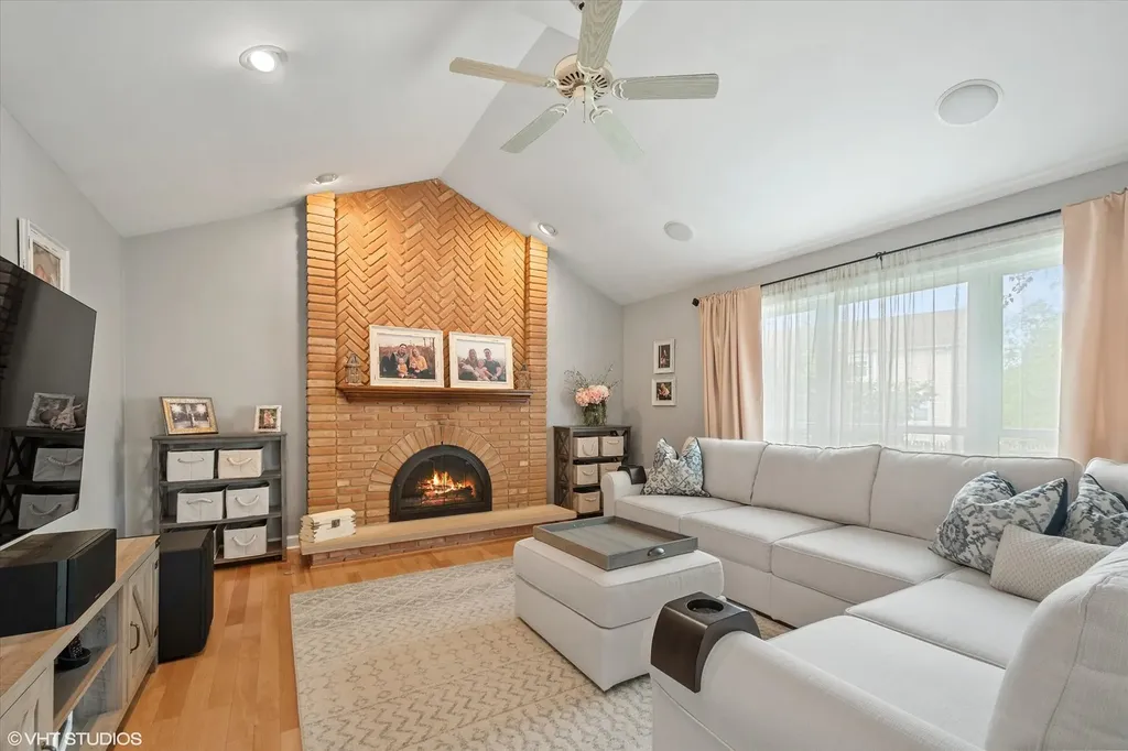 2 North Richmond Court Lake Zurich IL 60047