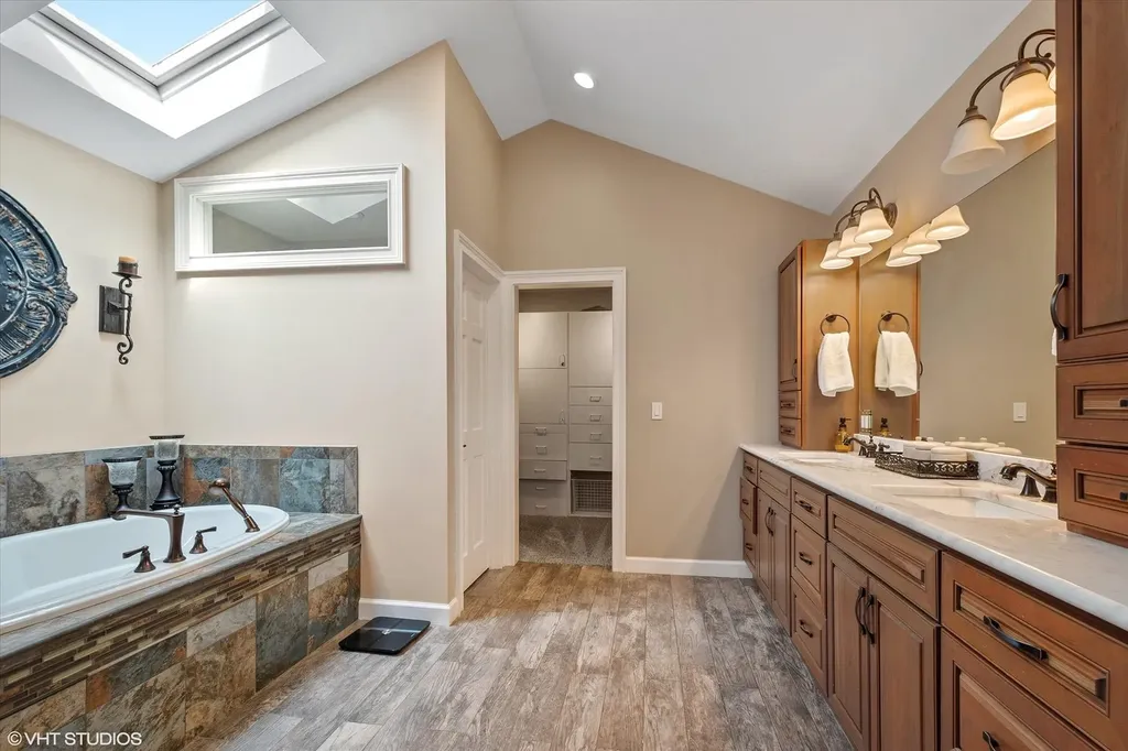 2 North Richmond Court Lake Zurich IL 60047