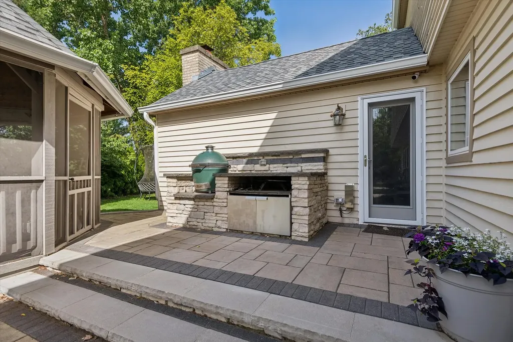 2 North Richmond Court Lake Zurich IL 60047