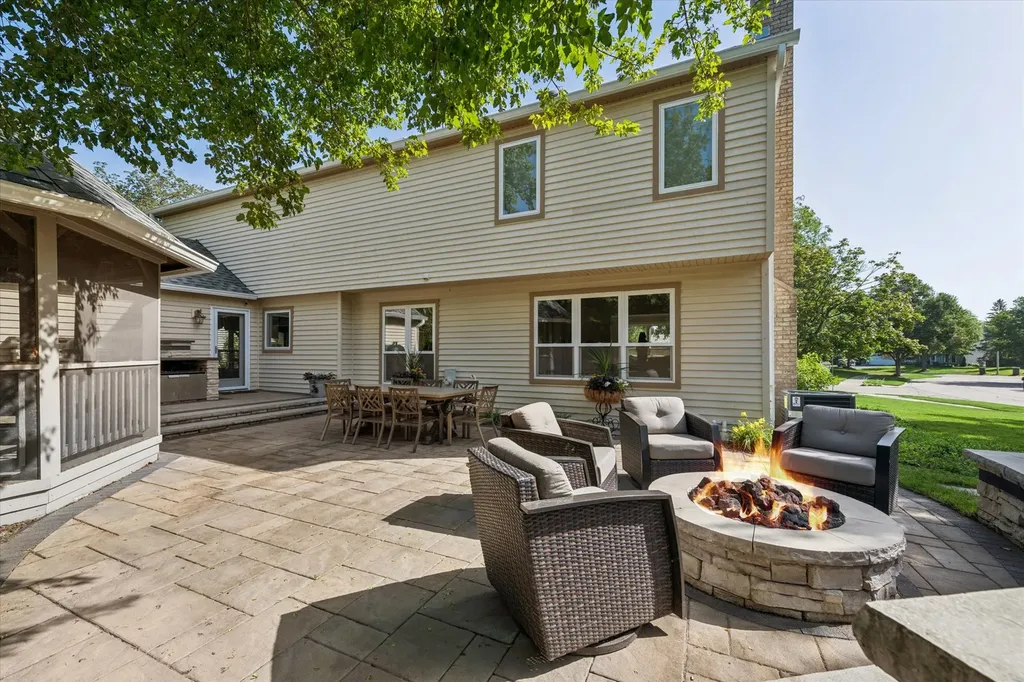 2 North Richmond Court Lake Zurich IL 60047