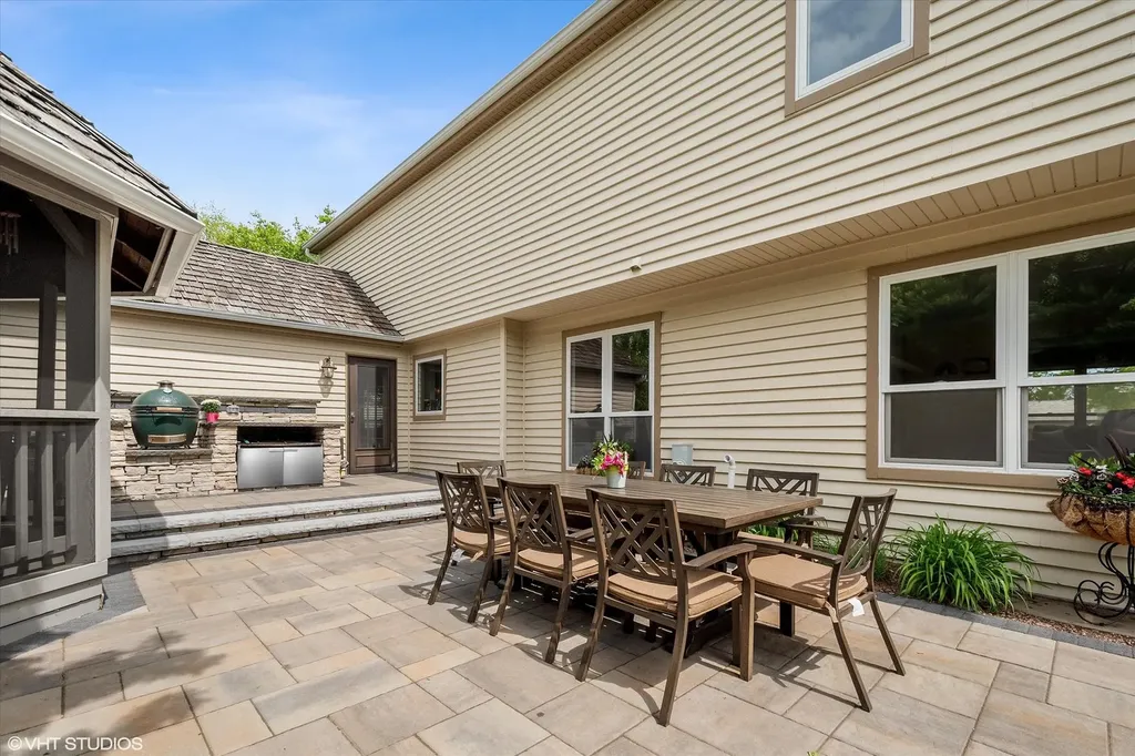2 North Richmond Court Lake Zurich IL 60047
