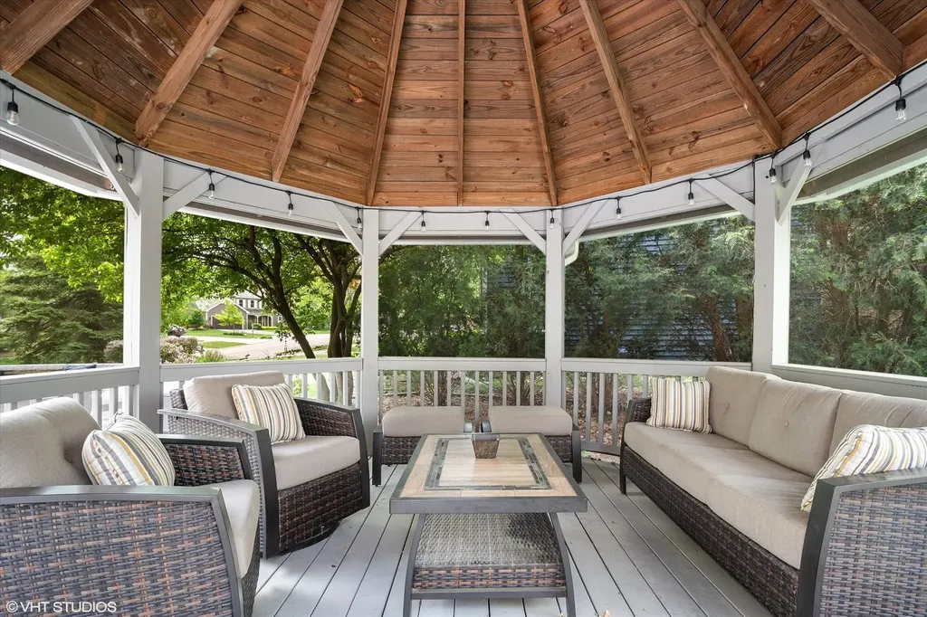 2 North Richmond Court Lake Zurich IL 60047