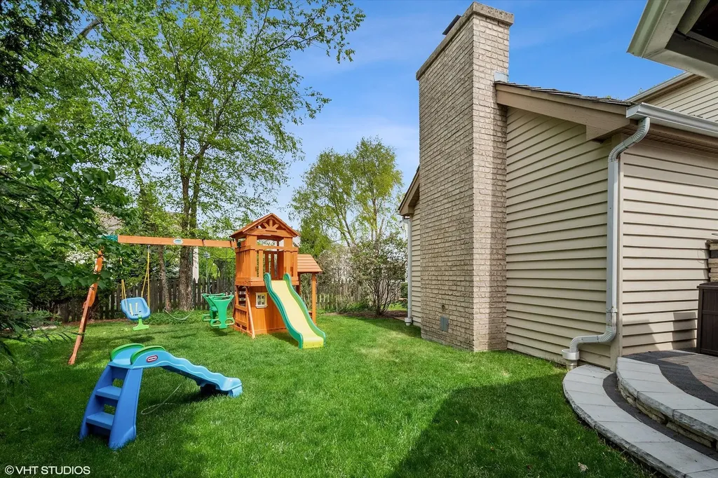 2 North Richmond Court Lake Zurich IL 60047