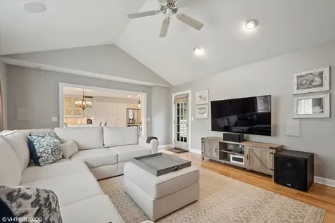 2 North Richmond Court Lake Zurich IL 60047