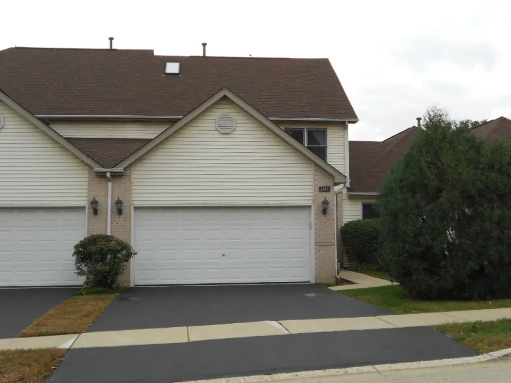 2017 Thornwood Circle St. Charles IL 60174