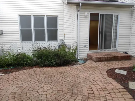 2017 Thornwood Circle St. Charles IL 60174