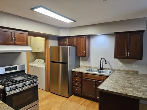 2017 Thornwood Circle St. Charles IL 60174