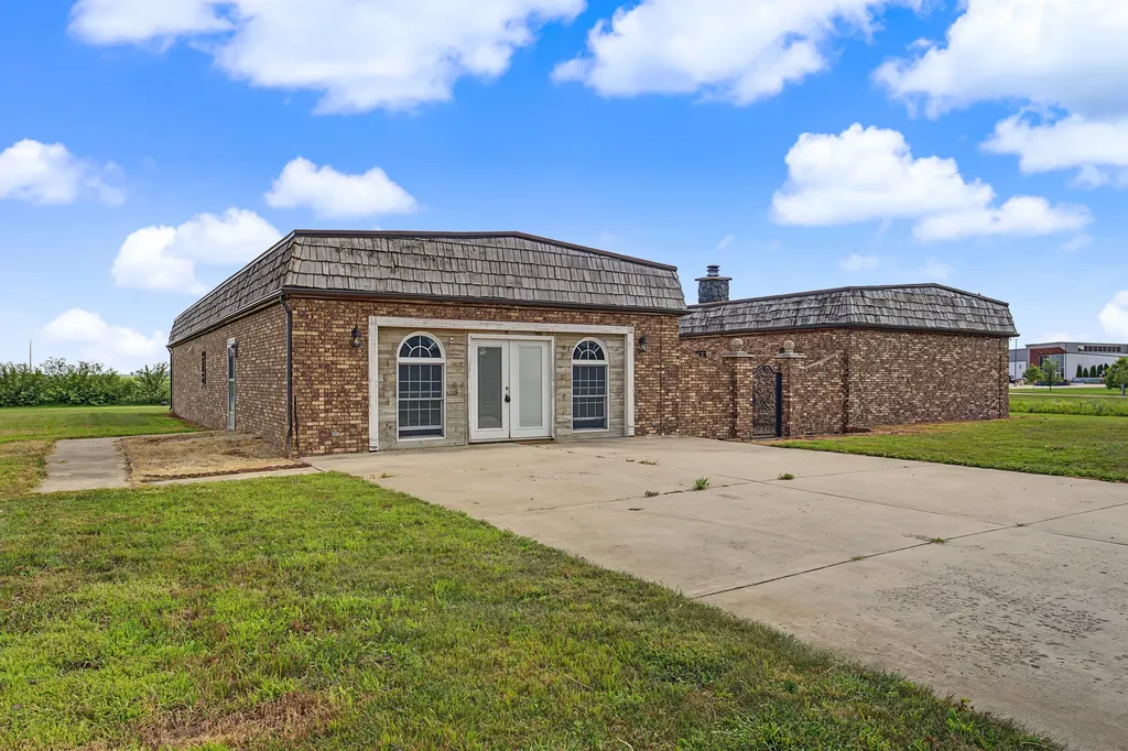 3301 Ireland Grove Road Bloomington IL 61704