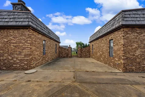 3301 Ireland Grove Road Bloomington IL 61704