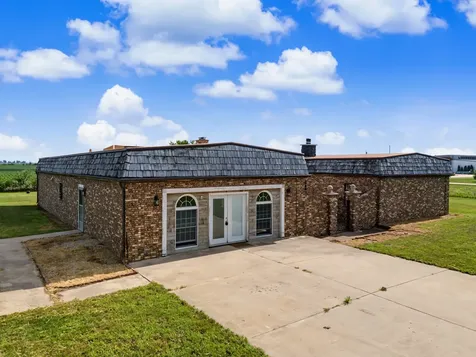 3301 Ireland Grove Road Bloomington IL 61704