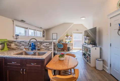 1252 West Elmdale Avenue Chicago IL 60660