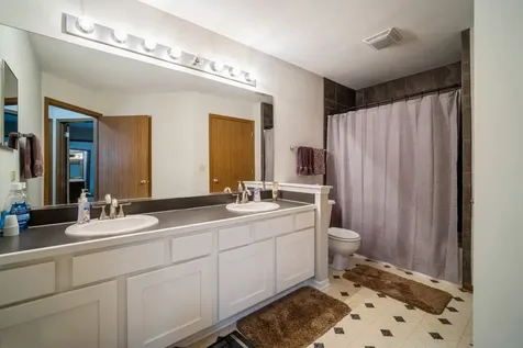 1045 Talbots Lane Elk Grove Village IL 60007