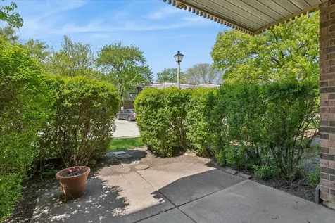 925 Spring Hill Drive Northbrook IL 60062