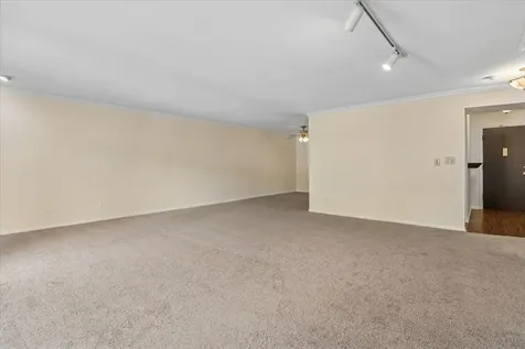 925 Spring Hill Drive Northbrook IL 60062