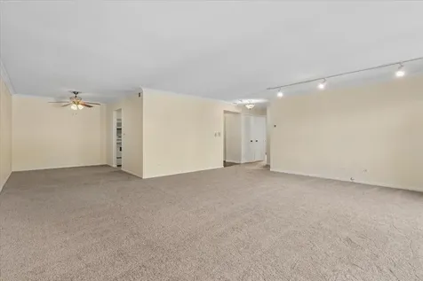 925 Spring Hill Drive Northbrook IL 60062