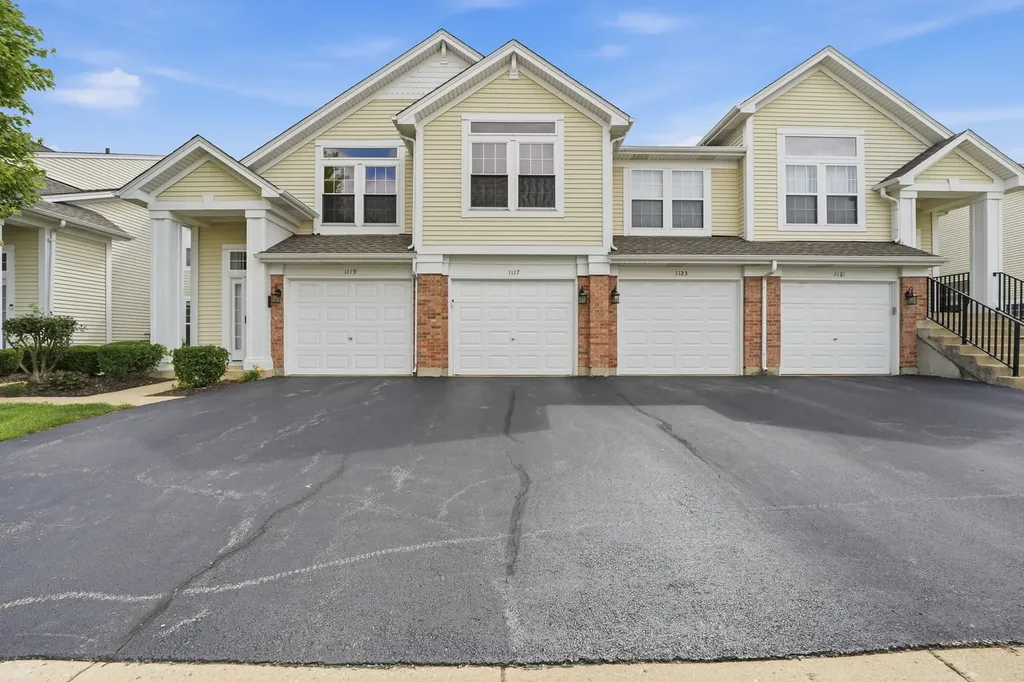 1117 Hawthorne Lane Elk Grove Village IL 60007