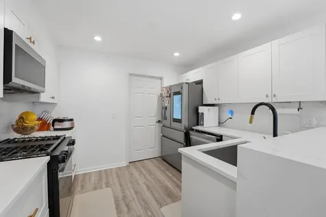 1117 Hawthorne Lane Elk Grove Village IL 60007