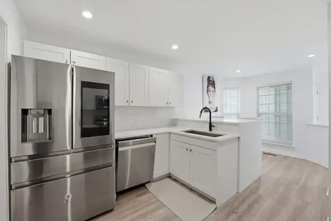 1117 Hawthorne Lane Elk Grove Village IL 60007