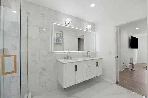 1117 Hawthorne Lane Elk Grove Village IL 60007