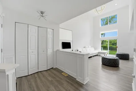 1117 Hawthorne Lane Elk Grove Village IL 60007