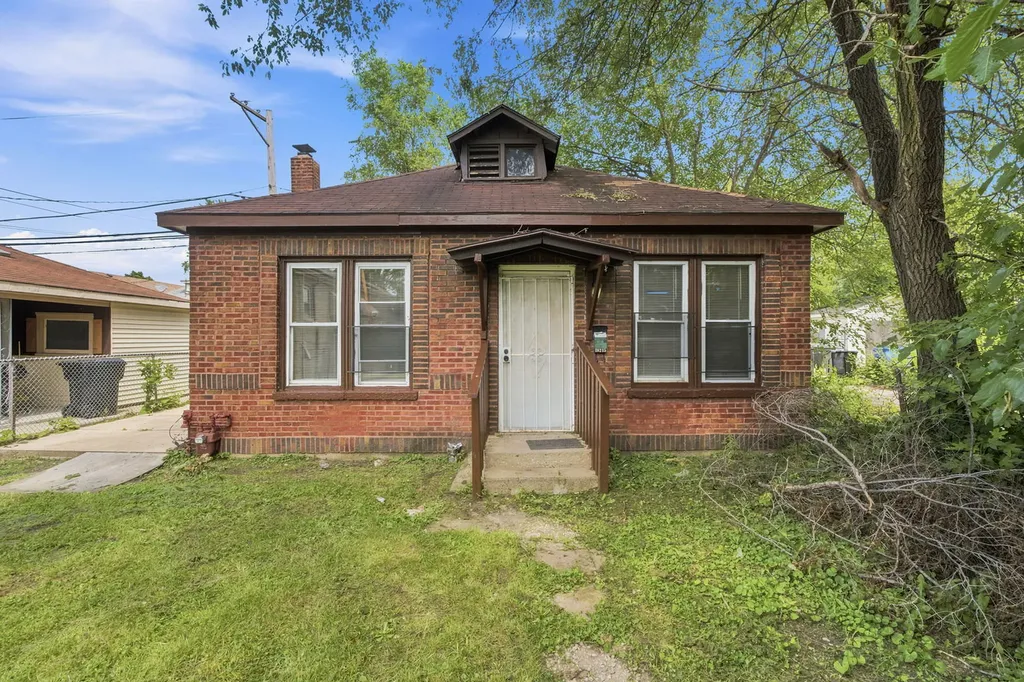 10215 South Aberdeen Street Chicago IL 60643