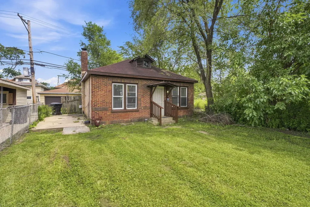 10215 South Aberdeen Street Chicago IL 60643