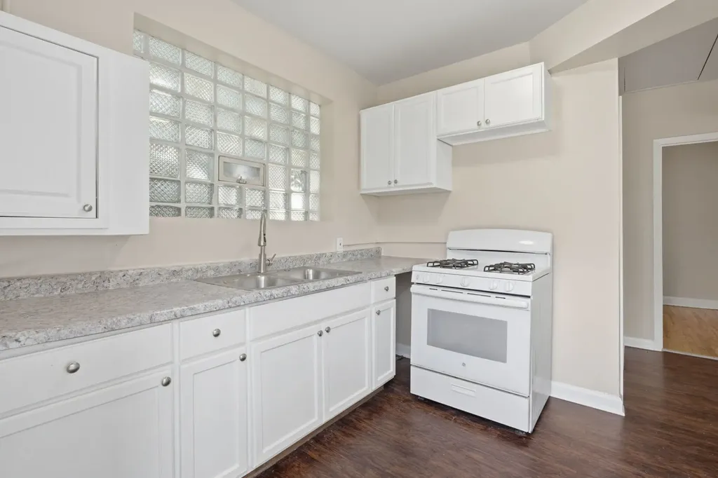 10215 South Aberdeen Street Chicago IL 60643