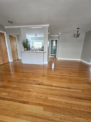 7526 North Ridge Boulevard Chicago IL 60645