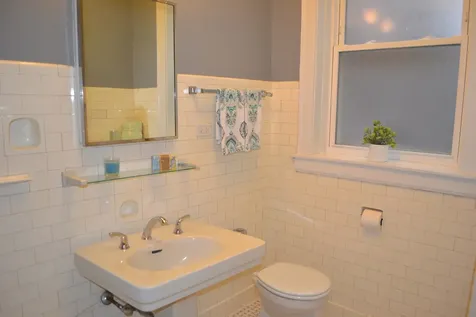 1055 West North Shore Avenue Chicago IL 60626