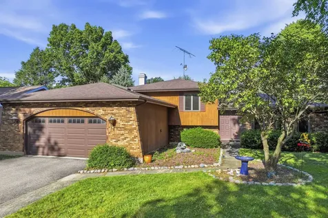 915 Carriage Drive Algonquin IL 60102