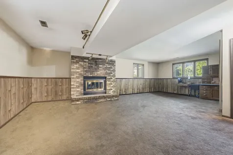 915 Carriage Drive Algonquin IL 60102