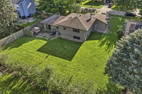 915 Carriage Drive Algonquin IL 60102