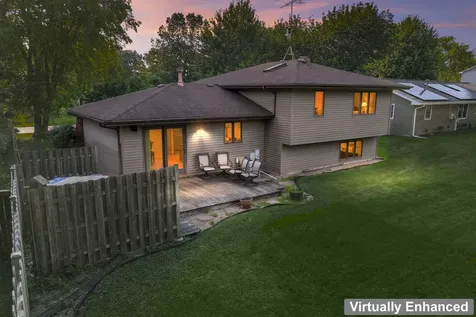 915 Carriage Drive Algonquin IL 60102