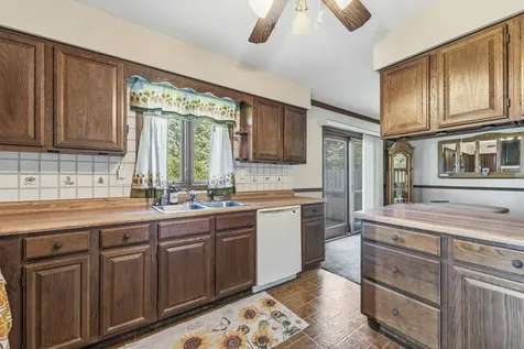 915 Carriage Drive Algonquin IL 60102