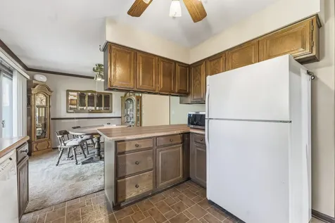 915 Carriage Drive Algonquin IL 60102