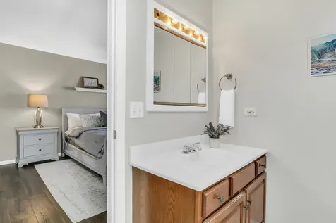 826 Shakespeare Drive Grayslake IL 60030