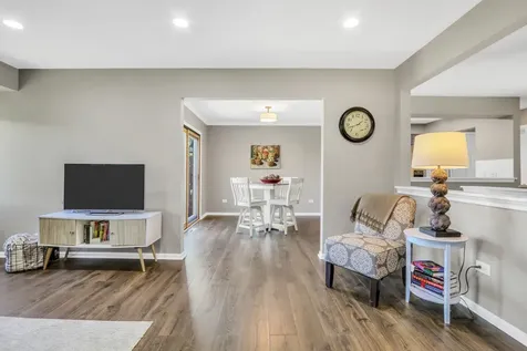 826 Shakespeare Drive Grayslake IL 60030