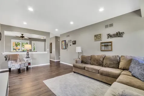 826 Shakespeare Drive Grayslake IL 60030