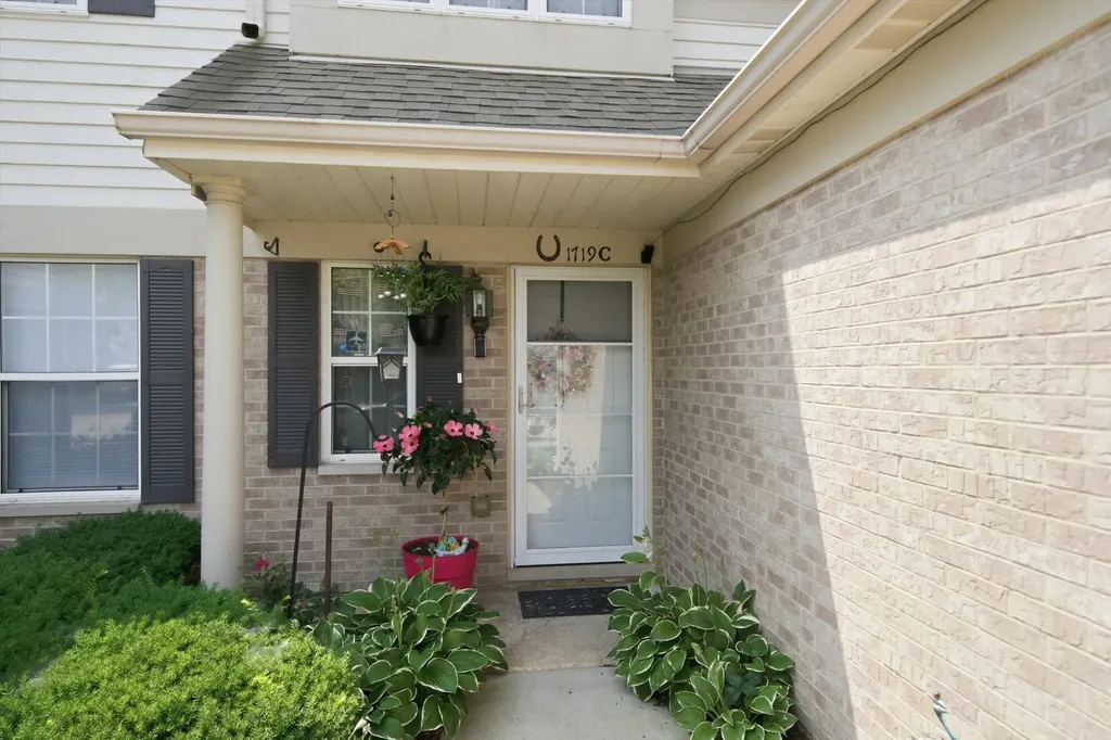 1719 Autumn Avenue Schaumburg IL 60193