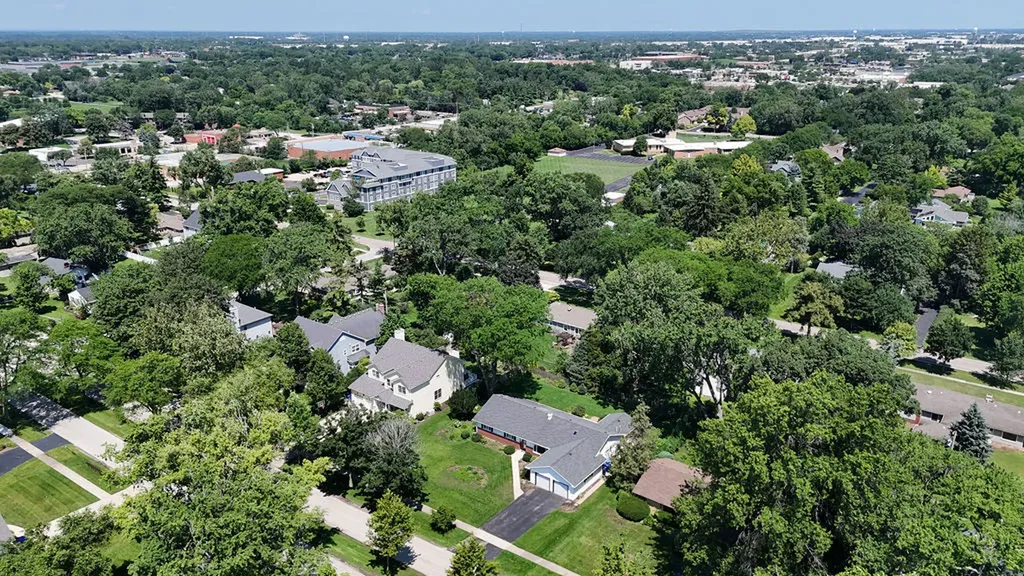 325 East Hawthorne Boulevard Wheaton IL 60187