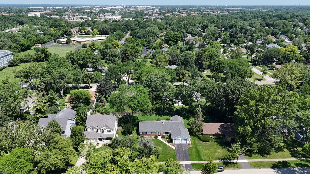 325 East Hawthorne Boulevard Wheaton IL 60187