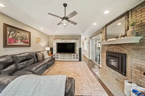 5N506 Santa Fe Trail Bloomingdale IL 60108