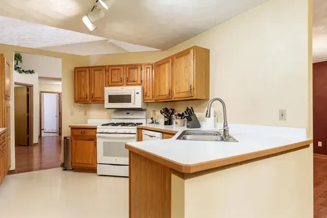 13273 Weatherfield Way Roscoe IL 61073