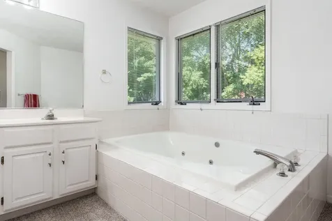 13273 Weatherfield Way Roscoe IL 61073