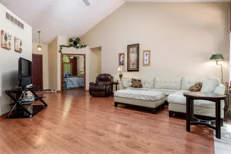 13273 Weatherfield Way Roscoe IL 61073
