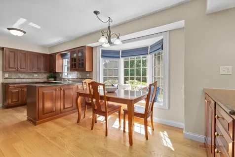 907 Dawes Street Libertyville IL 60048