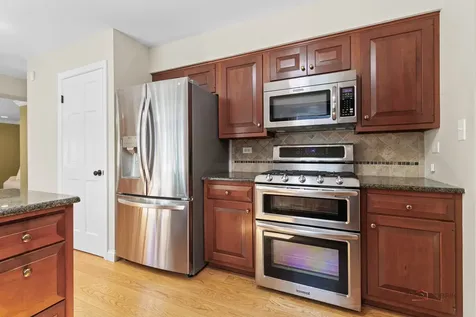 907 Dawes Street Libertyville IL 60048