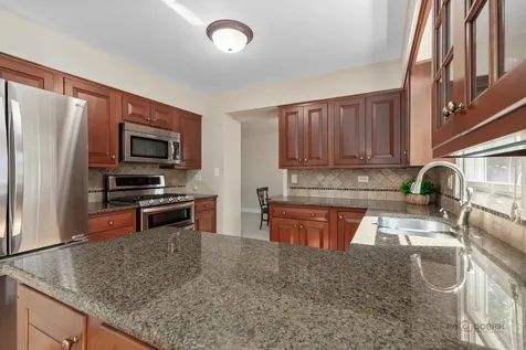 907 Dawes Street Libertyville IL 60048