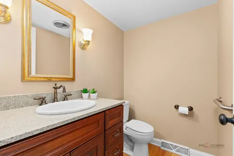907 Dawes Street Libertyville IL 60048